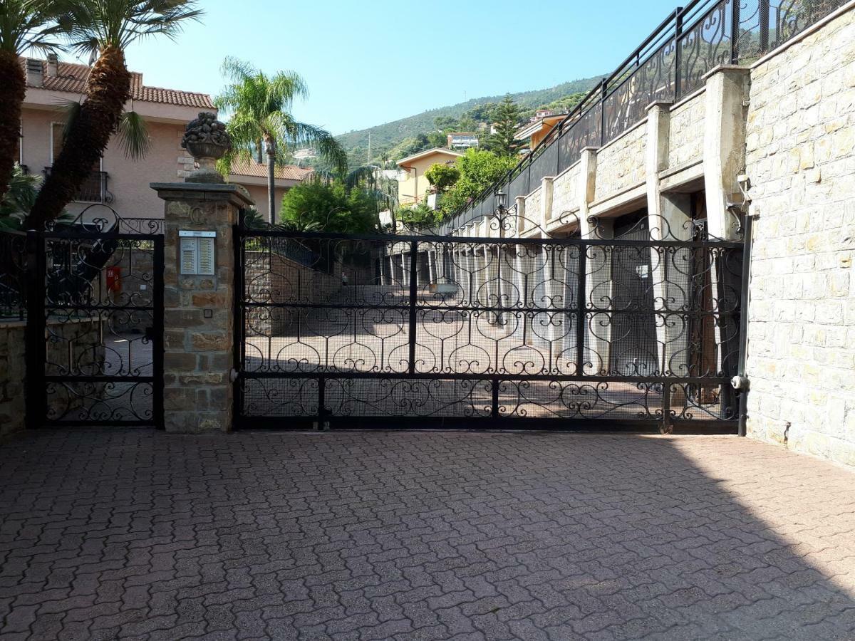 Rifugio Societa Semplice Apartment Ospedaletti Luaran gambar
